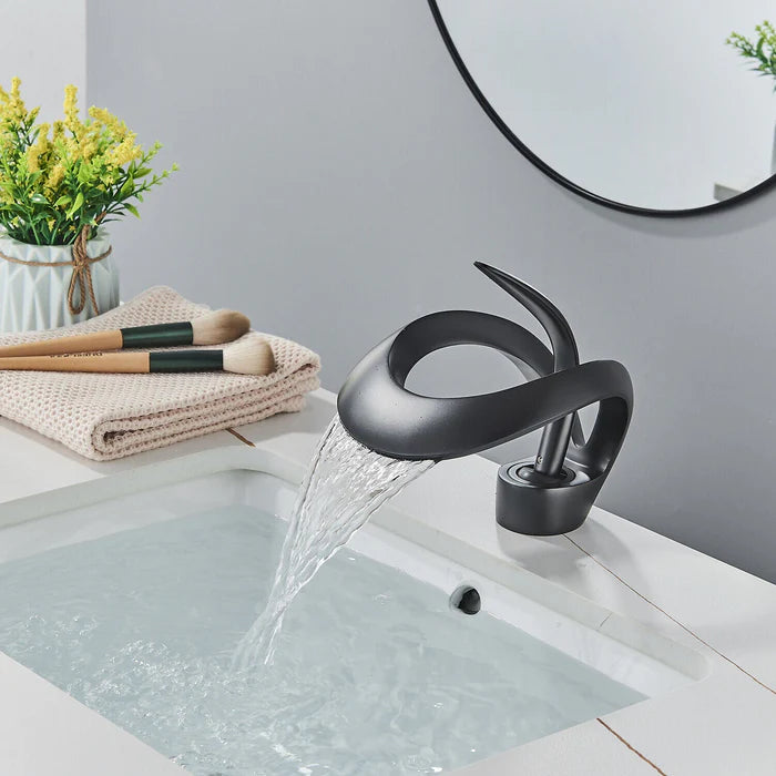 Robinet de Lavabo Cascade Design  — Sculpture Moderne | ODDA