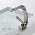 Robinet de Baignoire en Cascade — Design Moderne | SOLNA