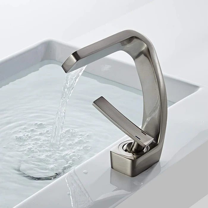 Robinet de Baignoire en Cascade — Design Moderne | SOLNA