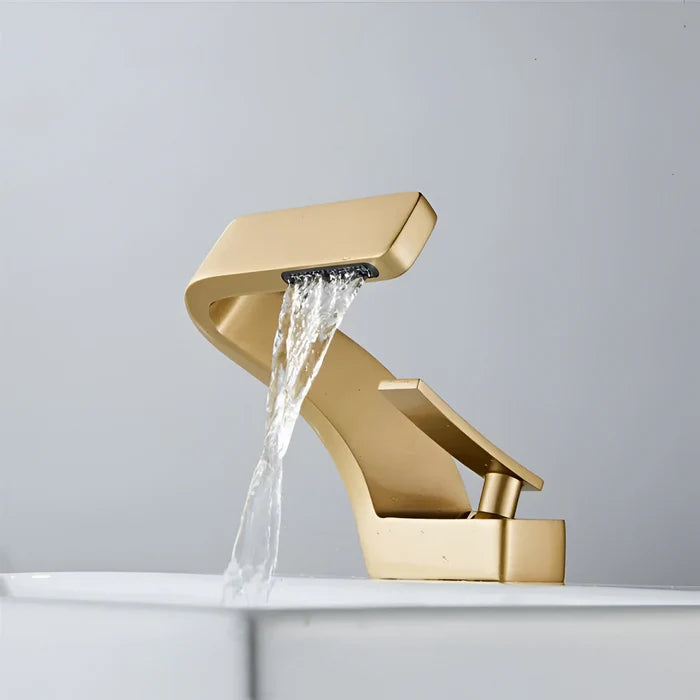 Robinet de Baignoire en Cascade — Design Moderne | SOLNA