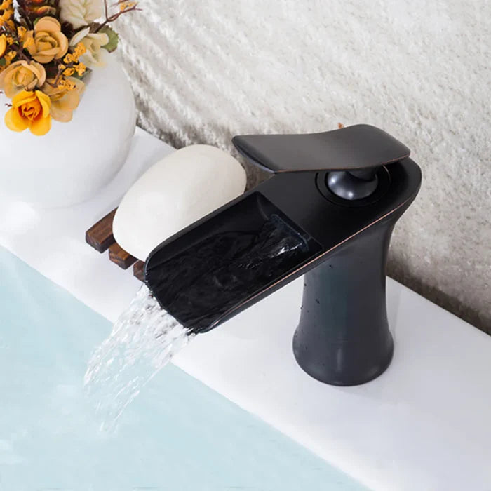 Robinet de Lavabo Cascade Noir — Design Moderne | HORTEN