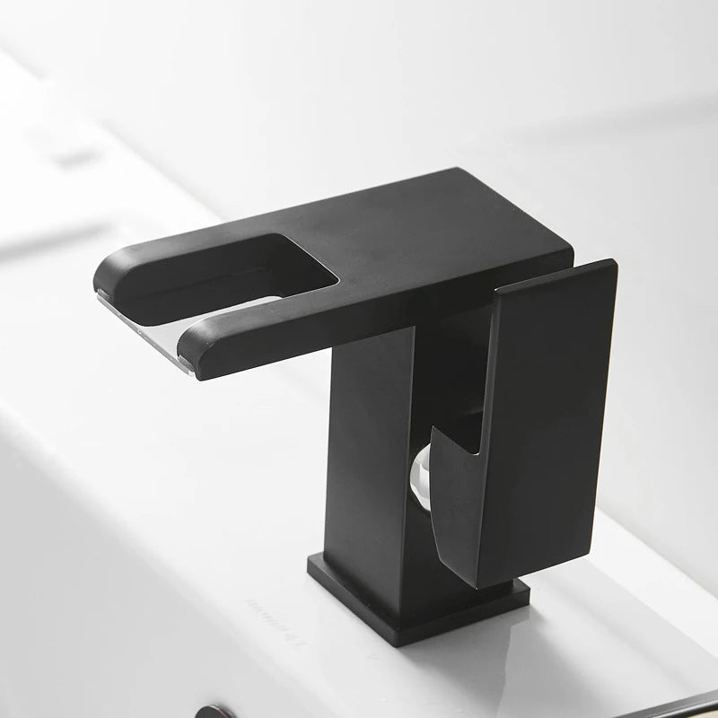 Robinet Cascade LED Noir avec Indicateur de Température | PUEBLA