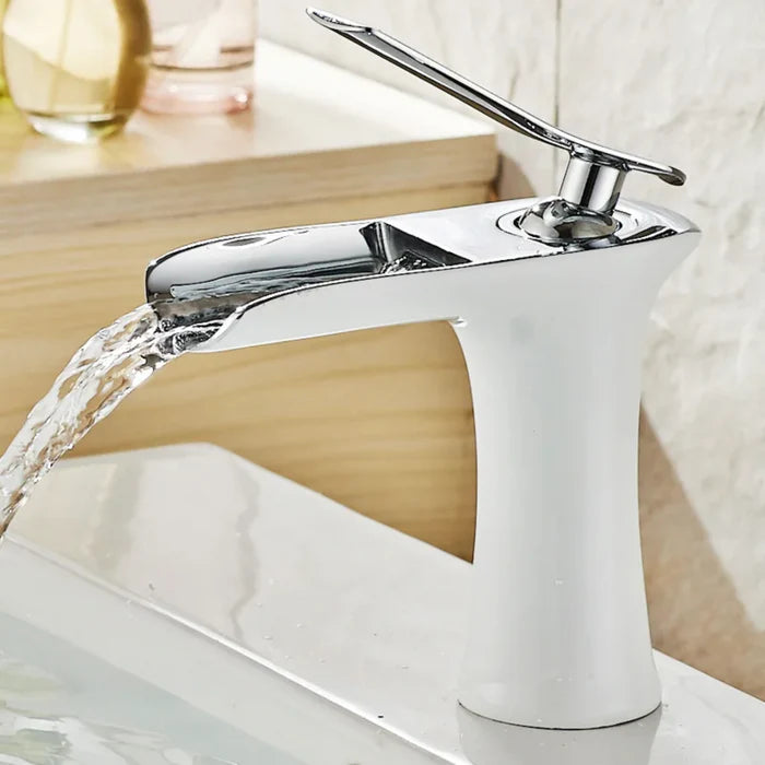 Robinet de Lavabo Cascade Noir — Design Moderne | HORTEN