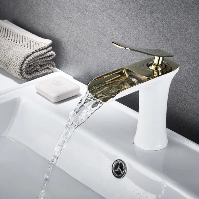 Robinet de Lavabo Cascade Noir — Design Moderne | HORTEN