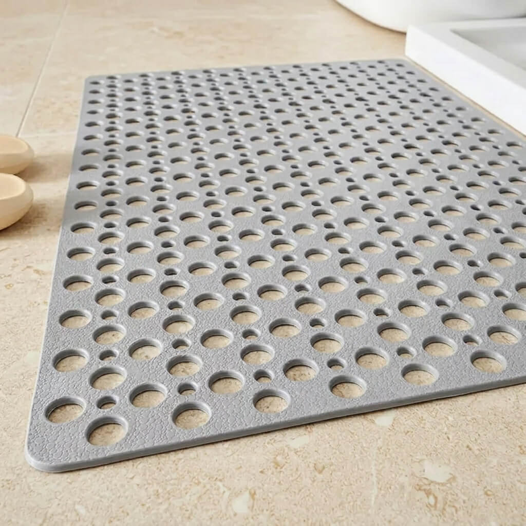 Tapis de Douche Antidérapant Perforé Gris — Sécurité et Évacuation Rapide
