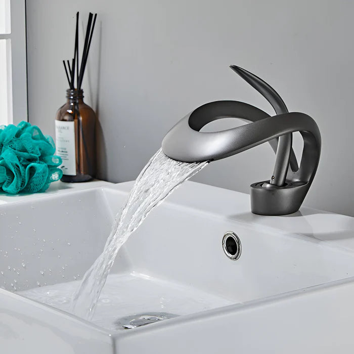 Robinet de Lavabo Cascade Design  — Sculpture Moderne | ODDA
