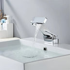Robinet de Baignoire en Cascade — Design Moderne | SOLNA