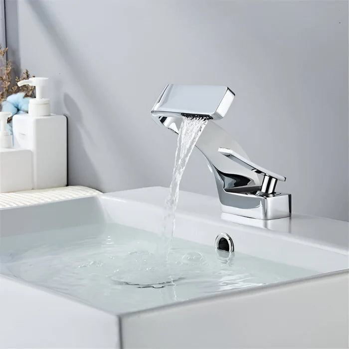 Robinet de Baignoire en Cascade — Design Moderne | SOLNA