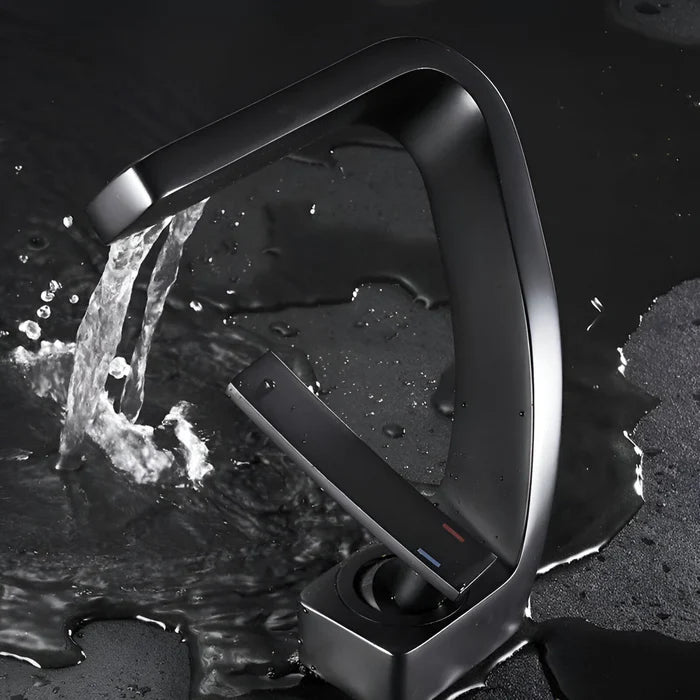 Robinet de Baignoire en Cascade — Design Moderne | SOLNA