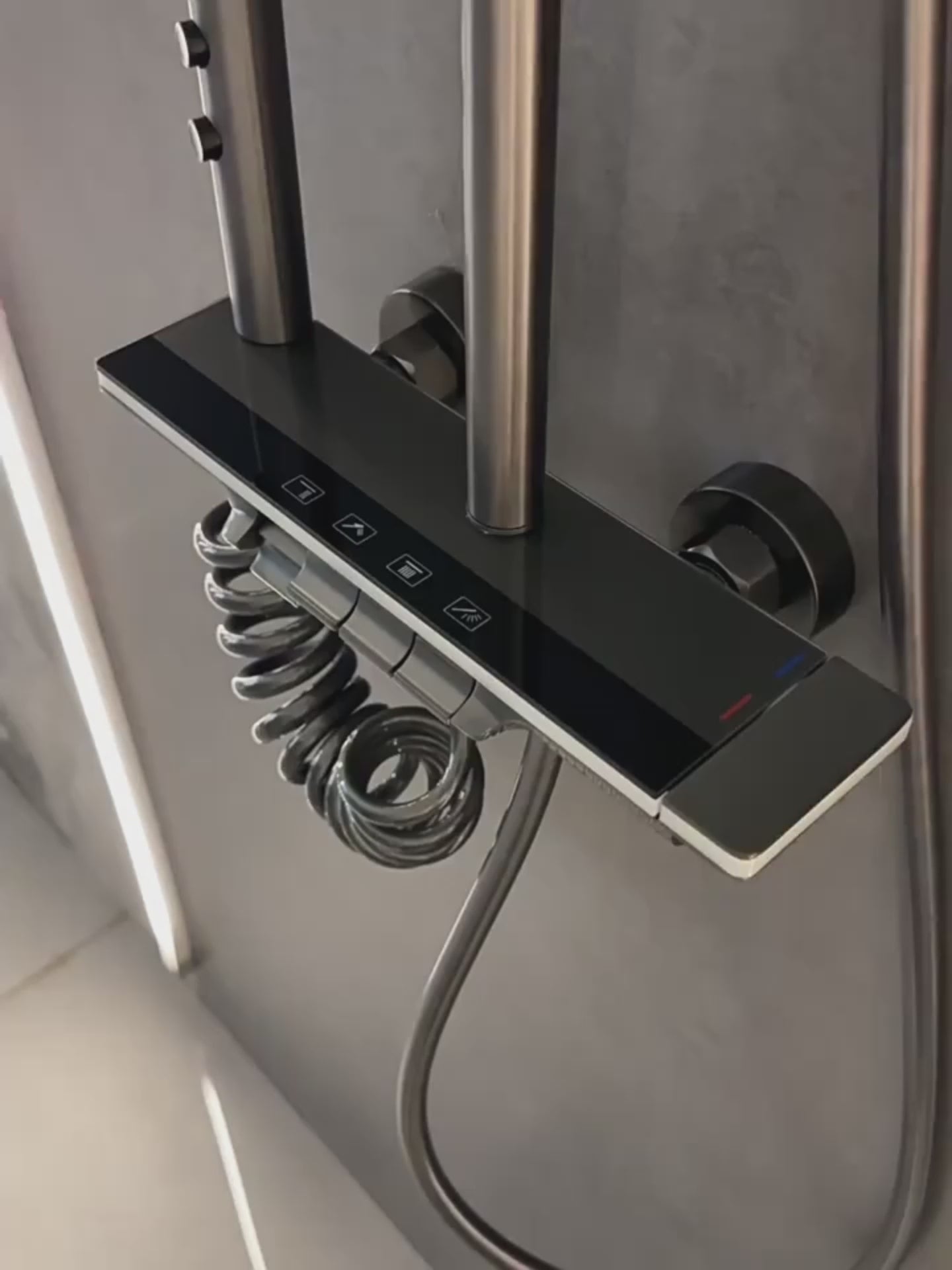 Colonne de Douche Thermostatique Noir — Écran LED, Pluie & Douchette | DALARNA