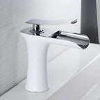 Robinet de Lavabo Cascade Noir — Design Moderne | HORTEN