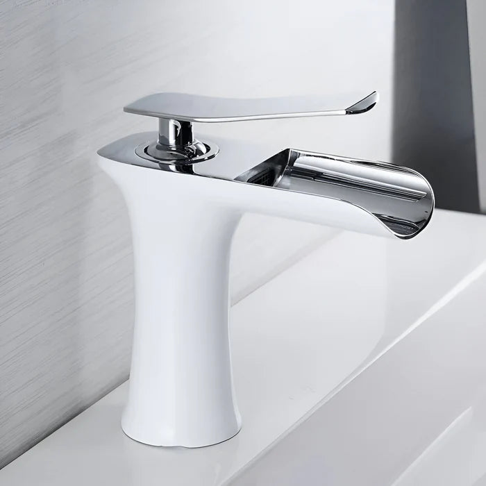 Robinet de Lavabo Cascade Noir — Design Moderne | HORTEN